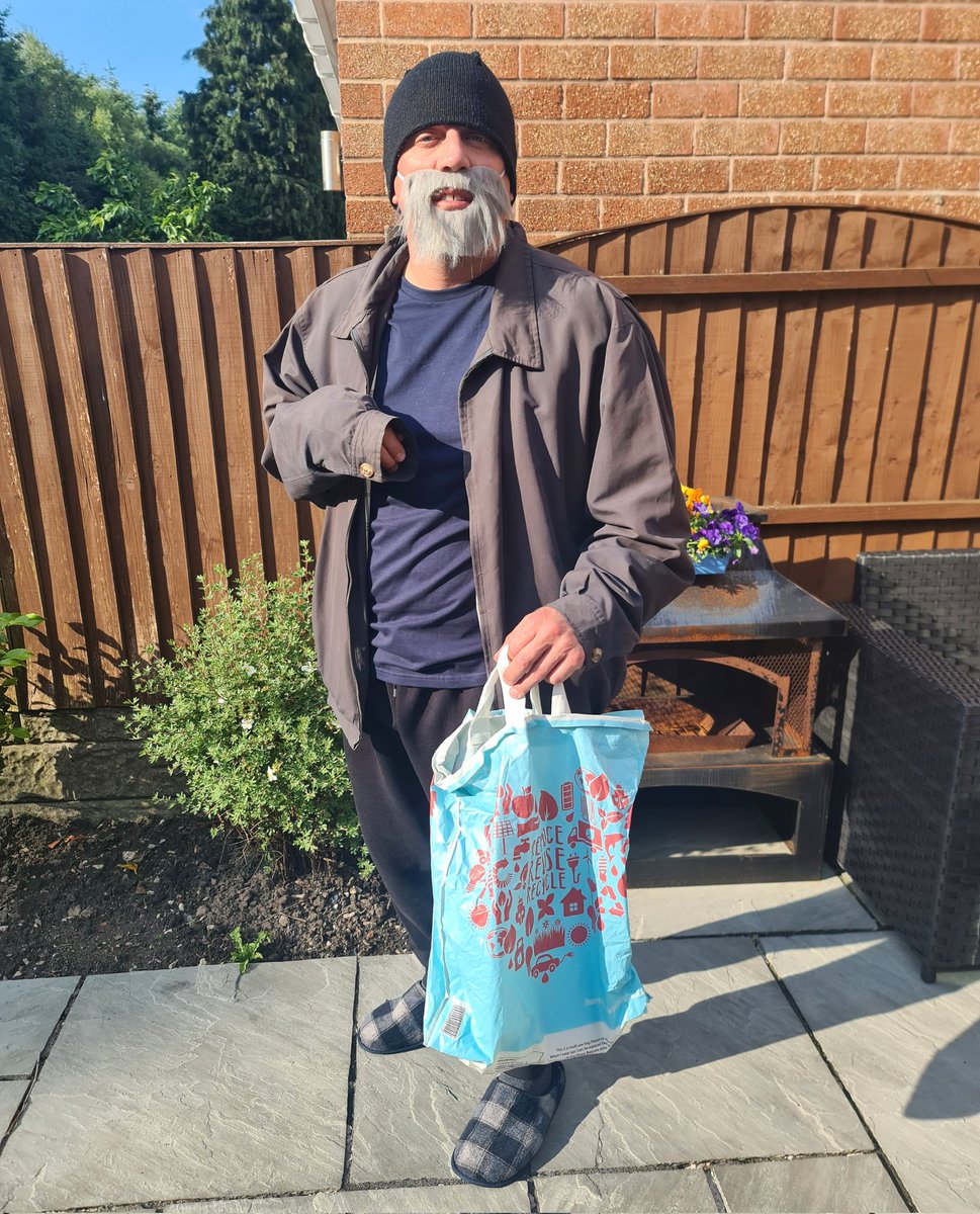 MatthewPape's tweet photo. I was invited to a Fancy Dress Jubilee Party yesterday, theme being 'British Icons Past &amp; Present'.
Most went as international superstars but there was just 1 St Helens legend I had in my mind!
This is no mock but meant to be a tribute to the great guy himself!
RIP Jonny Welly ❤️ https://t.co/Je5grbACc0