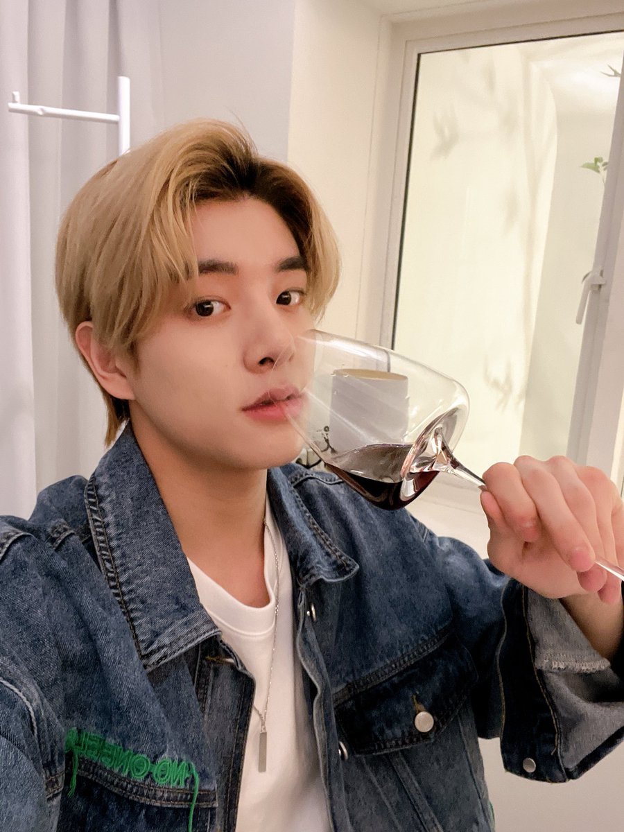 JAEYUNHSIM's tweet photo. Cheers! 🥂 I had fun filming Jake’s EN-log, would happy if I have a chance to visit the destinations again. Speaking of which, do you guys mind giving me recommendation of things I should do for next EN-log? I receive anything from ENGENEs! 😋 https://t.co/M80ft1QMga