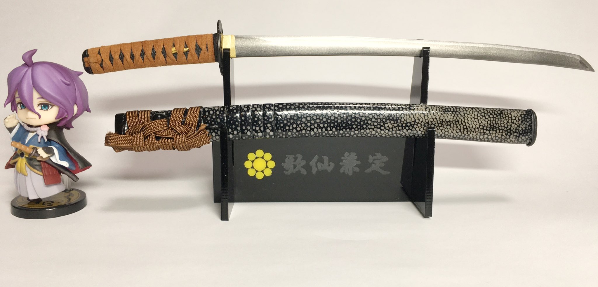 LM08日本刀柄 新品 全長約26CM 龍紋縁頭目貫 合成鮫皮 木柄 綿巻