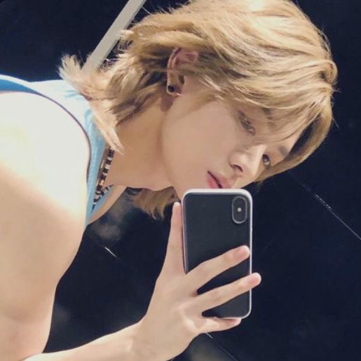 hermanleeee's tweet image. mistaken identity

a #yujaem au kung saan YT was dared to steal a student’s document para sa phone number and end up messaging Jaemie Na na inakala niyang babae