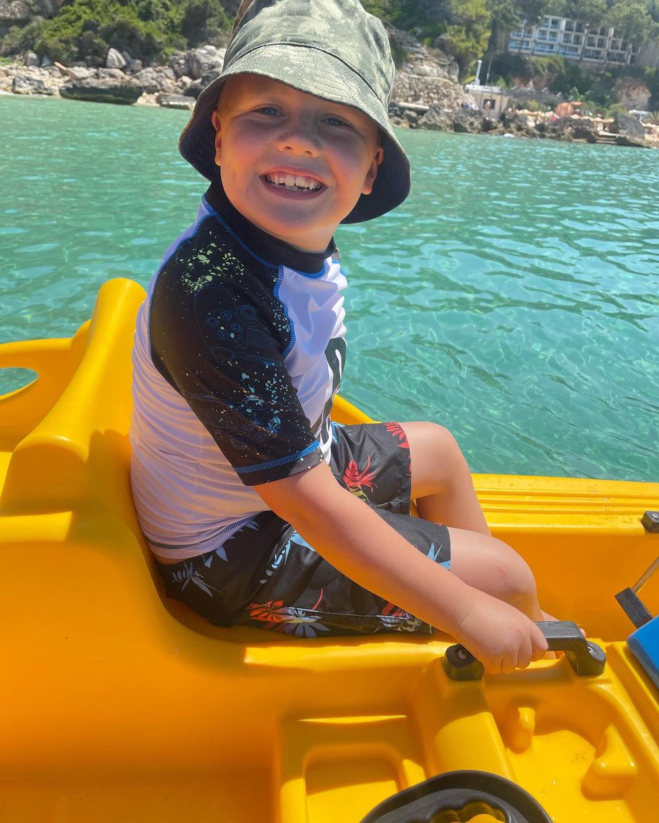 claireannstuart's tweet photo. Holidaying 🇬🇷💙☀️ https://t.co/TScy7eOwB6