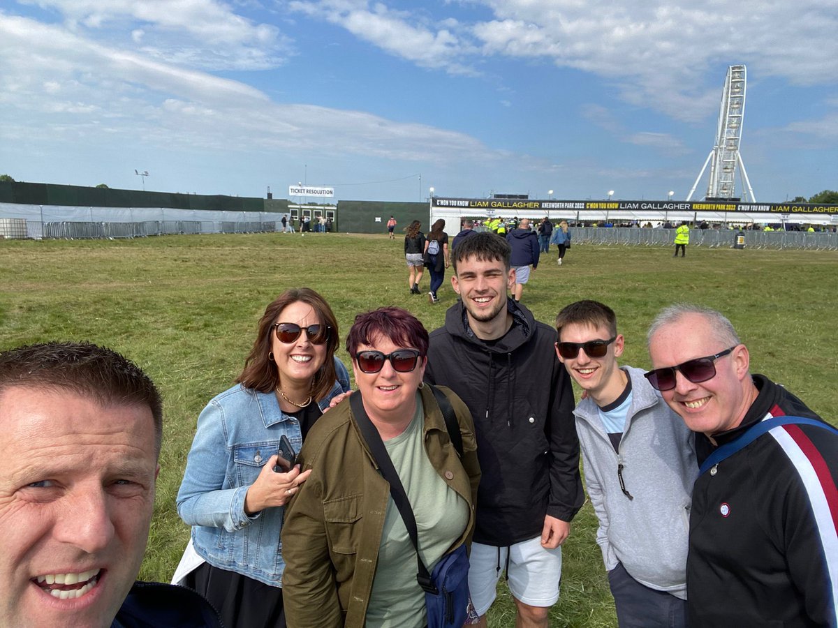 Kerriemm22's tweet photo. On way home from Knebworth, fantastic night had by all @AdamCarter34 #LiamGallagher #Kasabian https://t.co/3R1qiZ1L75