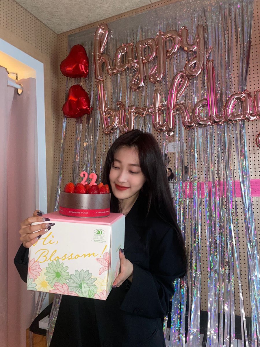 카페 플러피, 엘리브플레르, 무드모어 세 곳 모두의 이벤트가 종료되었습니다. 닷새 동안 방문해 최리의 생일 축하해 주신 모든 분들께 감사의 말씀 드립니다. 

그리고 추후 특전 통판 관련 공지 드릴 예정이니 통판 관련 문의 주신 분들 참고 부탁드립니다.