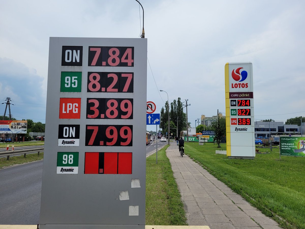 DBurzykowski's tweet photo. @JacekCzarnecki1 Lotos z Marek , pod nosem konwencji Pisu... z pozdrowieniami ;) https://t.co/L1OnEQY6Ku