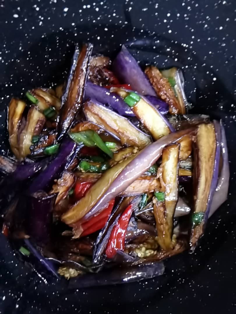 lelasari73's tweet photo. My dinner today...🍗🐟🥙🍆🌶️🍚🍽️
#AsamPedasPatin #StirfryBrinjal #GingerChicken #Dinner #HomeCook #Food #Foodie https://t.co/QArQ8drsN4