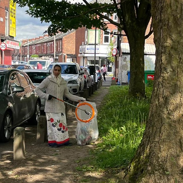 Bohras_UK's tweet photo. To mark #WorldEnvironmentDay, volunteers from the #Manchester @Dawoodi_Bohras gathered to pick up litter from the roads close to their community centre.

Enhancing the environment is an important part of our global @ProjectRiseDB initiative. https://t.co/2lVRAyAjRj