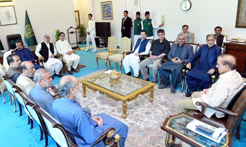 RamzanChhipa's tweet photo. ملک کی معاشی صورتحال کے پیش نظرحکومت کا کفایت شعاری مہم پر عمل درآمد کا فیصلہ وقت کی اہم ضرورت ہے، وفاقی کابینہ کے اراکین کے پیٹرول ، بجلی، گیس اور ٹیلی فون بل کے کوٹے میں کٹوتی کی تجویز پر عملدرآمد خزانے پر بوجھ کو کم کرنے کا سبب بنے گا۔
#Electricity
#Cebinet @pmln_org @PakPMO https://t.co/hRrzH8SDFm