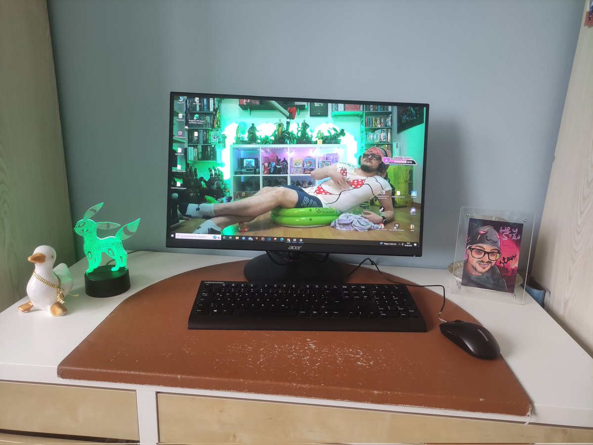 y3000_'s tweet photo. @HeyStani #SetupForStan Die ersten 2 Bilder von meinem Zimmer die anderen Bilder von meinem Bruder im Zimmer https://t.co/ZNPEZWGDtp
