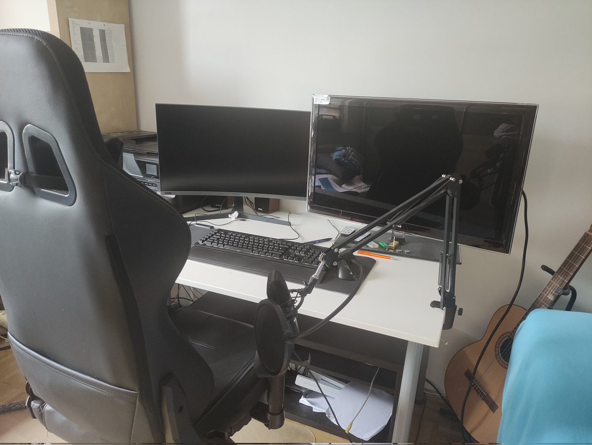 y3000_'s tweet photo. @HeyStani #SetupForStan Die ersten 2 Bilder von meinem Zimmer die anderen Bilder von meinem Bruder im Zimmer https://t.co/ZNPEZWGDtp