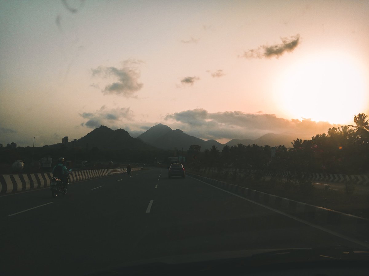 NivedDo's tweet photo. The #sunset So we went to
#coimbatore yesterday and I took these #photos on our way back!
Shot on @Micromax__India #in1b
Edited in @Lightroom https://t.co/LzT48LW6w9