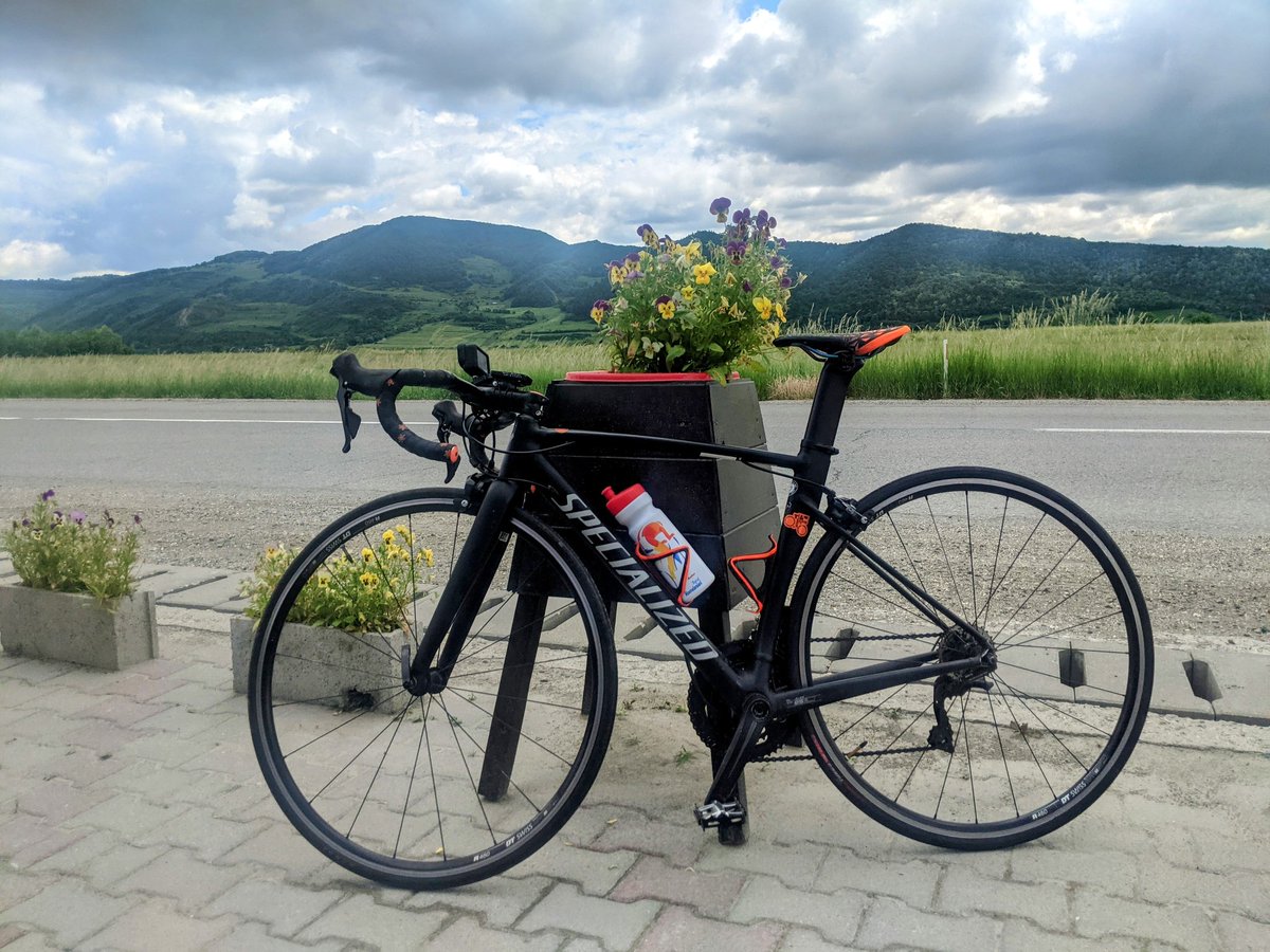 faustocoppi60's tweet photo. Just came back home from a beautiful 50 km Sunday ride. 😍 I went through Mititei but surprisingly, I didn't find any "mititei" to eat, maybe next time. 🤷🏻♂️ Now I'm definitely hyped for the @dauphine !
#Mocod #Mititei #Transylvania https://t.co/jQR2wSAG0K https://t.co/5GbvyKVm92