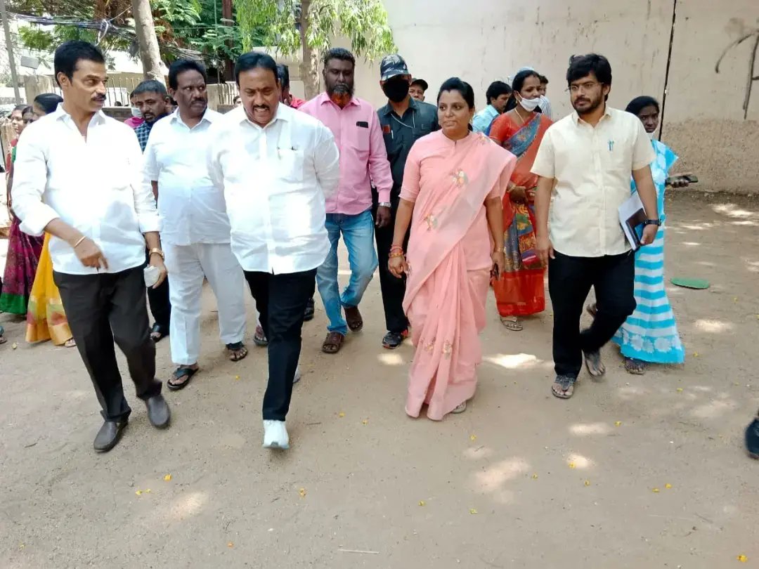 sangeetha_vanam's tweet photo. Hon'ble Khairatabad MLA Danam Nagender garu participated in Haritha Haram program as a part of Pattana Pragati program today near Yellamma temple, BS Maktha along with TRS leaders. On the request of youth there, MLA garu assured open gym and cricket nets to be built there. https://t.co/o5vsorU70q