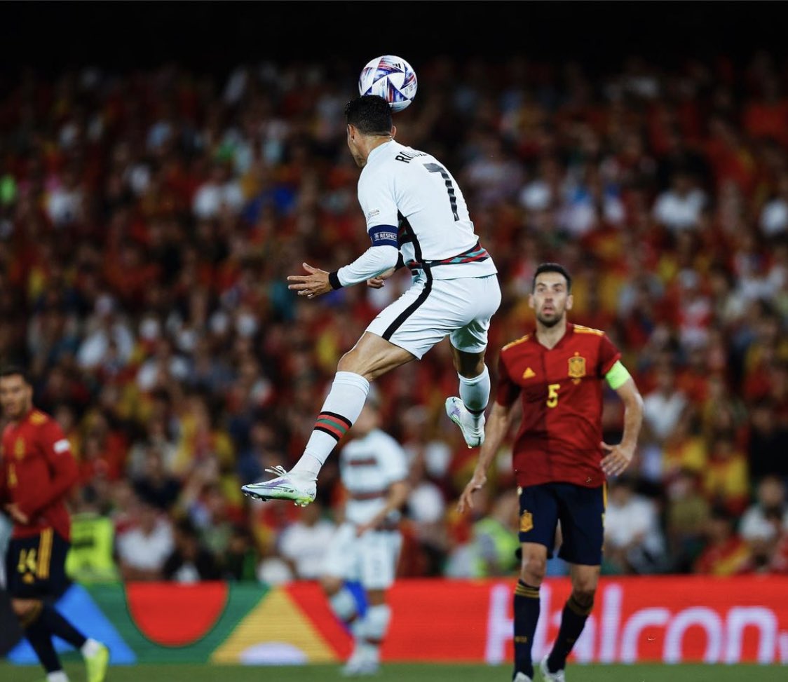 P Bruno D ロナウドのジャンプ力 ほんと意味わからん T Co Filjt5epxz Twitter