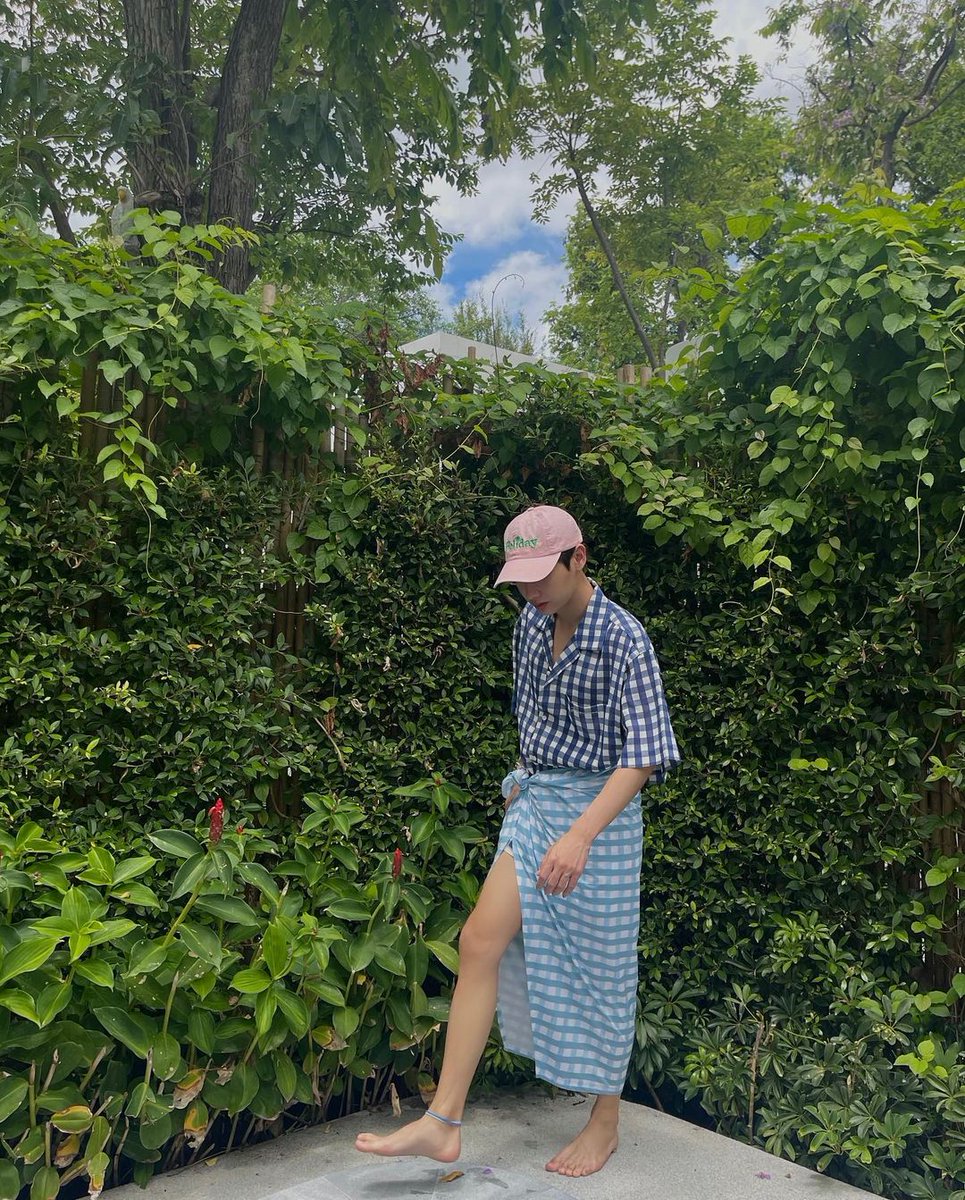 athaphaen's tweet photo. ᅠ
During a vacation, wearing your best outfit is a must. 🏖👕
ᅠ https://t.co/WInVPcmWsq