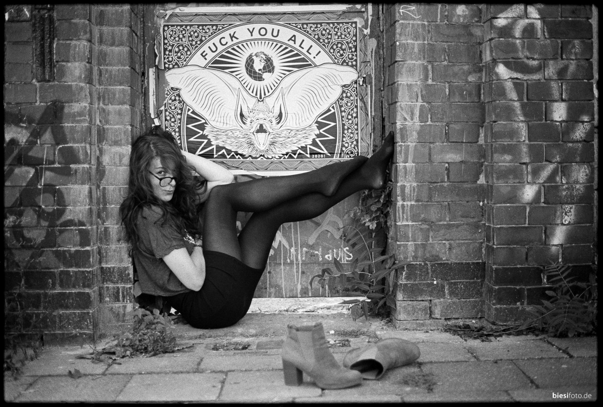 biesifoto's tweet photo. Yesterday was the birthday of my friend and model Tea from #Berlin - to celebrate this, here’s a photo I took of her during a walk around the #Friedrichshain district. Shot #analog on #Kodak Tri-X 400 film. #filmphotography #filmisnotdead #analogphotography #blackandwhite https://t.co/dDqHP0DQjR