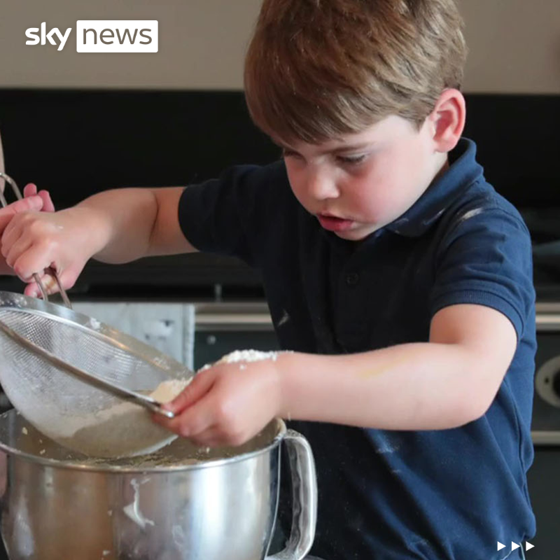 SkyNews's tweet photo. The Duke and Duchess of Cambridge have shared pictures of Prince George, Princess Charlotte and Prince Louis baking cakes for the #PlatinumJubilee

Thousands of people are hosting street parties across the country to mark the final day of celebrations.

https://t.co/MUkPeFF2MA