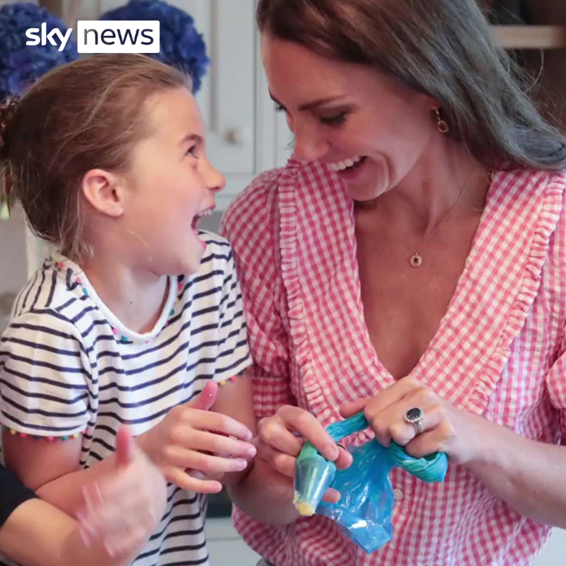 SkyNews's tweet photo. The Duke and Duchess of Cambridge have shared pictures of Prince George, Princess Charlotte and Prince Louis baking cakes for the #PlatinumJubilee

Thousands of people are hosting street parties across the country to mark the final day of celebrations.

https://t.co/MUkPeFF2MA