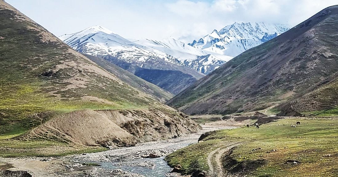 canvasnchrome's tweet photo. Nitin Barge n Durga Patnala rode from Drass to Sankoo via Manman and UmbaLa and have shared some pics. :)

#travel #bikeride #nature 
#landscape #adventure https://t.co/YXtvW6SOYc