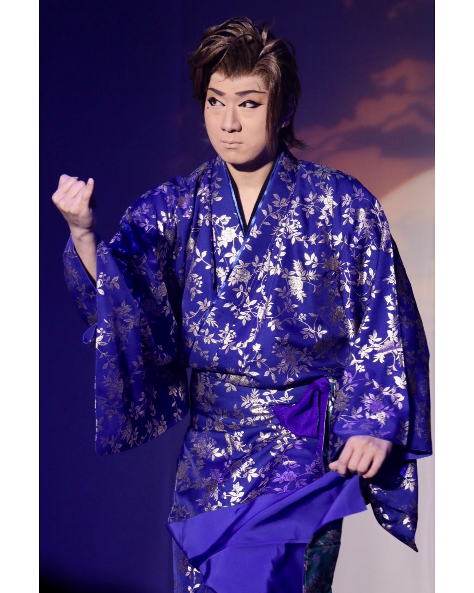 𝓒 写真垢 22 5 27 飛翔座 橘劇団二座合同公演 筑紫桃太郎一座花の三兄弟 筑紫桃之助座長 筑紫桃太郎一座花の三兄弟 筑紫桃太郎一座 花の三兄弟 筑紫桃之助 橘菊太郎劇団 飛翔座 二座合同公演 T Co Kqoh8roey7 Twitter