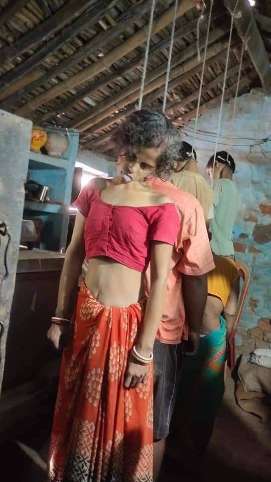 Tinaverma18's tweet photo. नए भारत की दर्दनाक तस्वीर...

आर्थिक तंगी की वजह से 
बिहार के समस्तीपुर में एक ही परिवार के 5 लोगों ने आत्महत्या की।😥 https://t.co/t5QPKSWE7N