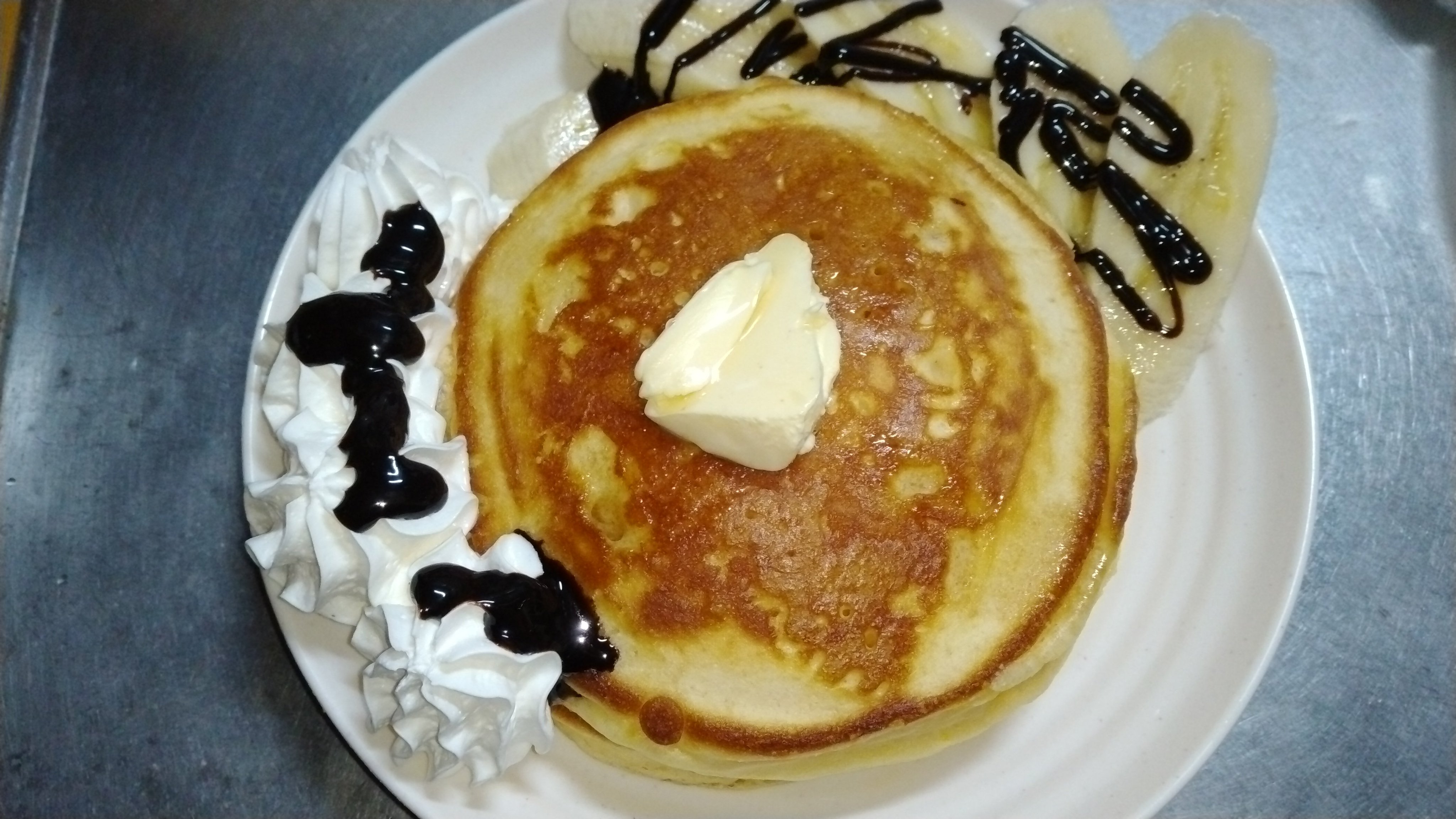 狂 くるい 今日の おやつ ホットケーキにバナナとホイップクリームを添えて T Co Tuzbzjowhz Twitter