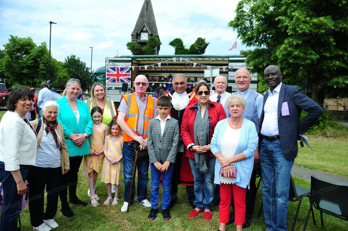 CllrEmmaYates's tweet photo. A fantastic jubilee event on Bedfont Green yesterday attended by many local residents. The sense of community was great to see. Let’s make this an annual event 😊 https://t.co/xfuduIYhd0