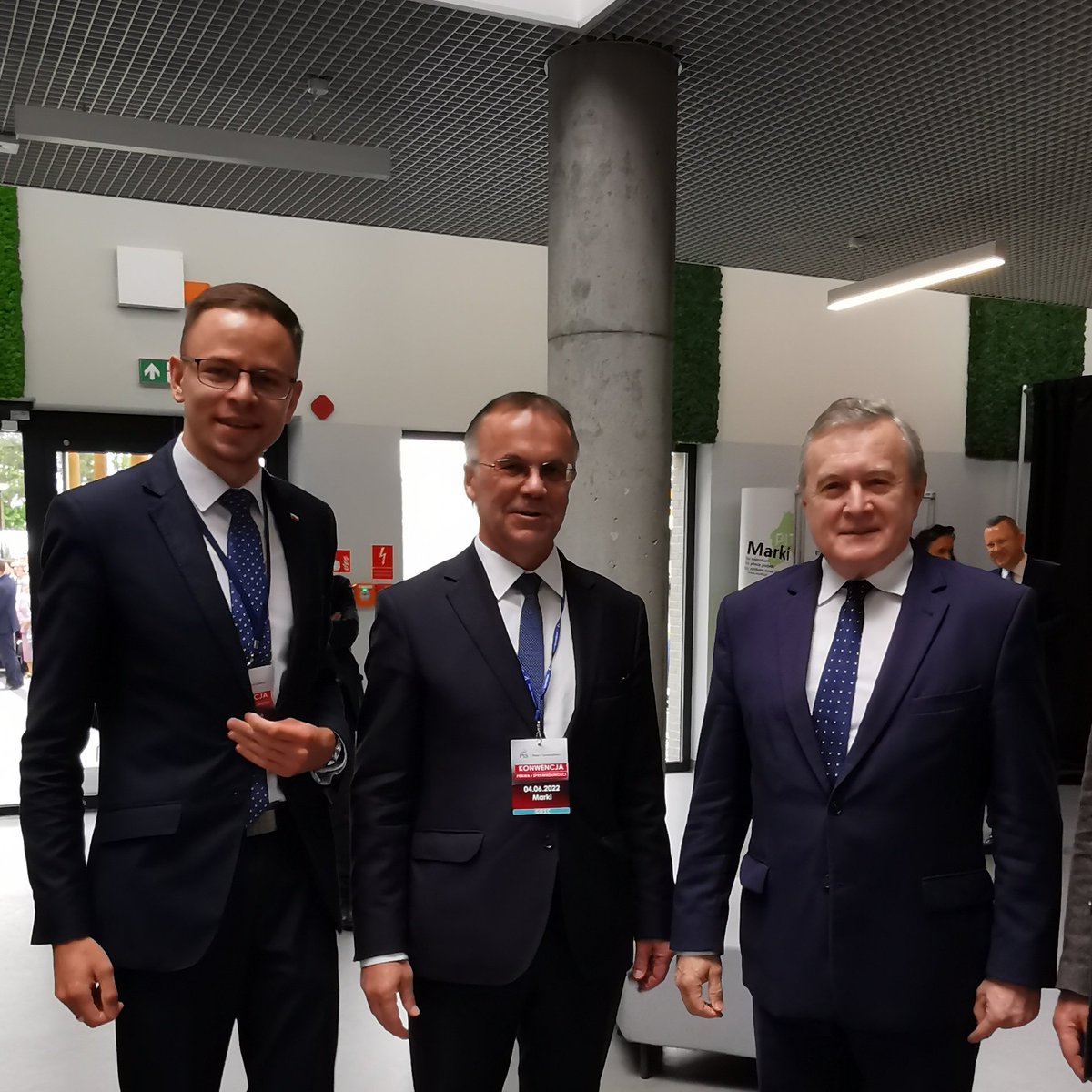 W_Komarzynski's tweet photo. 🇵🇱 Patriotyzm to nie tylko emocja, to jest zobowiązanie do działania - mówił Prezes @pisorgpl Jarosław Kaczyński w #Markach. Dziękuję za spotkanie podczas konwencji. Ruszamy w Polskę kontynuować rozmowy. Do zobaczenia! 🇵🇱 #PolskaWSercu https://t.co/DtPTHEtK3y