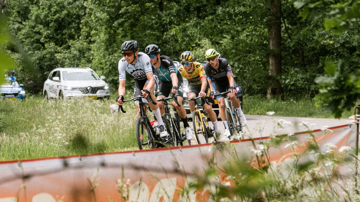 𝓜𝓲𝓼𝓽𝓮𝓻 𝓫𝓻𝓮𝓪𝓴𝓪𝔀𝓪𝔂 🤩

Stijn Appel is part of a 5️⃣-men leading group after 40 km of racing! 💪🏻  The peloton follows at 2'20".

#RideToWin #Rondedeloise 🇫🇷