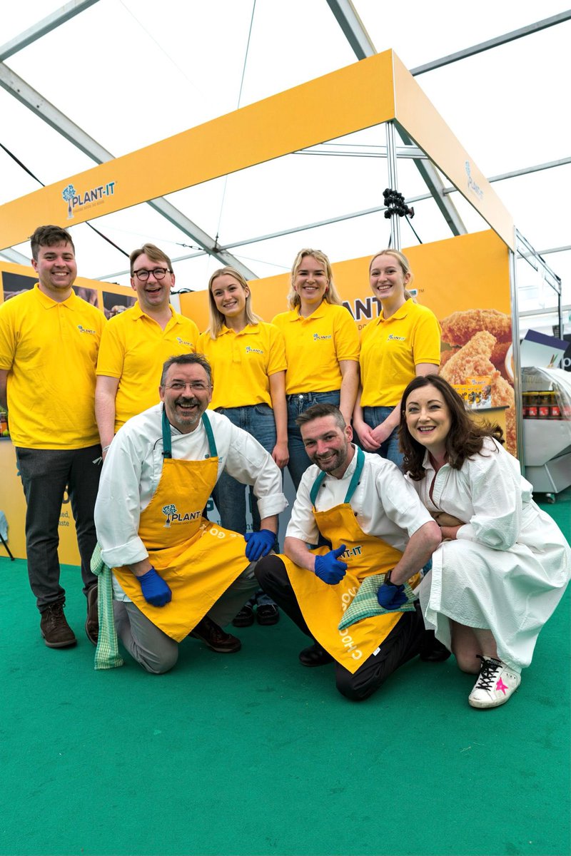 plantitfoodco's tweet photo. All set for another fantastic day @BordBiaBloom plus a special visitor @SimonHarrisTD embracing our #ChooseGoodDoGood mission! 🌱

#BordBiaBloom2022 https://t.co/gTgcaJoD2V