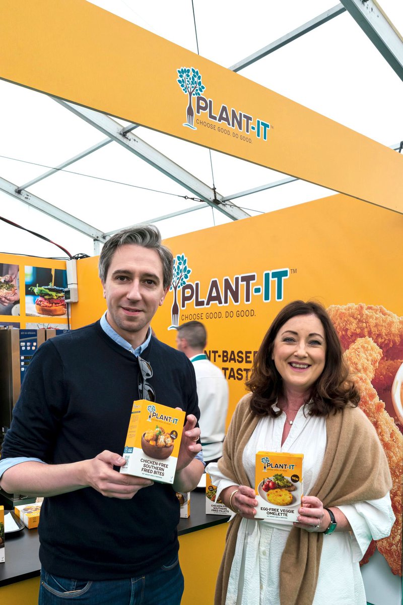 plantitfoodco's tweet photo. All set for another fantastic day @BordBiaBloom plus a special visitor @SimonHarrisTD embracing our #ChooseGoodDoGood mission! 🌱

#BordBiaBloom2022 https://t.co/gTgcaJoD2V