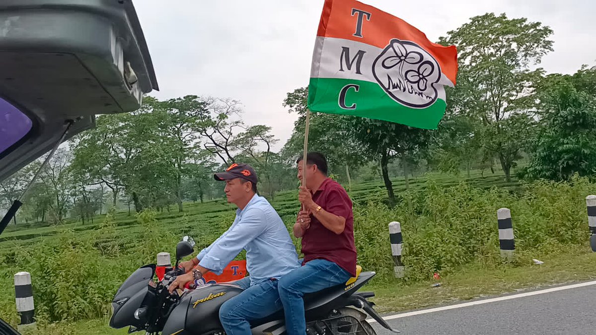 AITCAPD's tweet photo. (2/2) इस रैली के द्वारा, मुख्यमंत्री सुश्री ममता बनर्जी जी के कार्यों का प्रचार करते हुए,  आगामी 7 जून को अ��ीपुरद्वार जिला के परेड ग्राउंड में दीदी के "कर्मी सभा" में उपस्थित होने का लोगों को आह्वान दिया गया।
@AITCofficial @MamataOfficial @BanglarGorboMB https://t.co/RBleJh4uwO