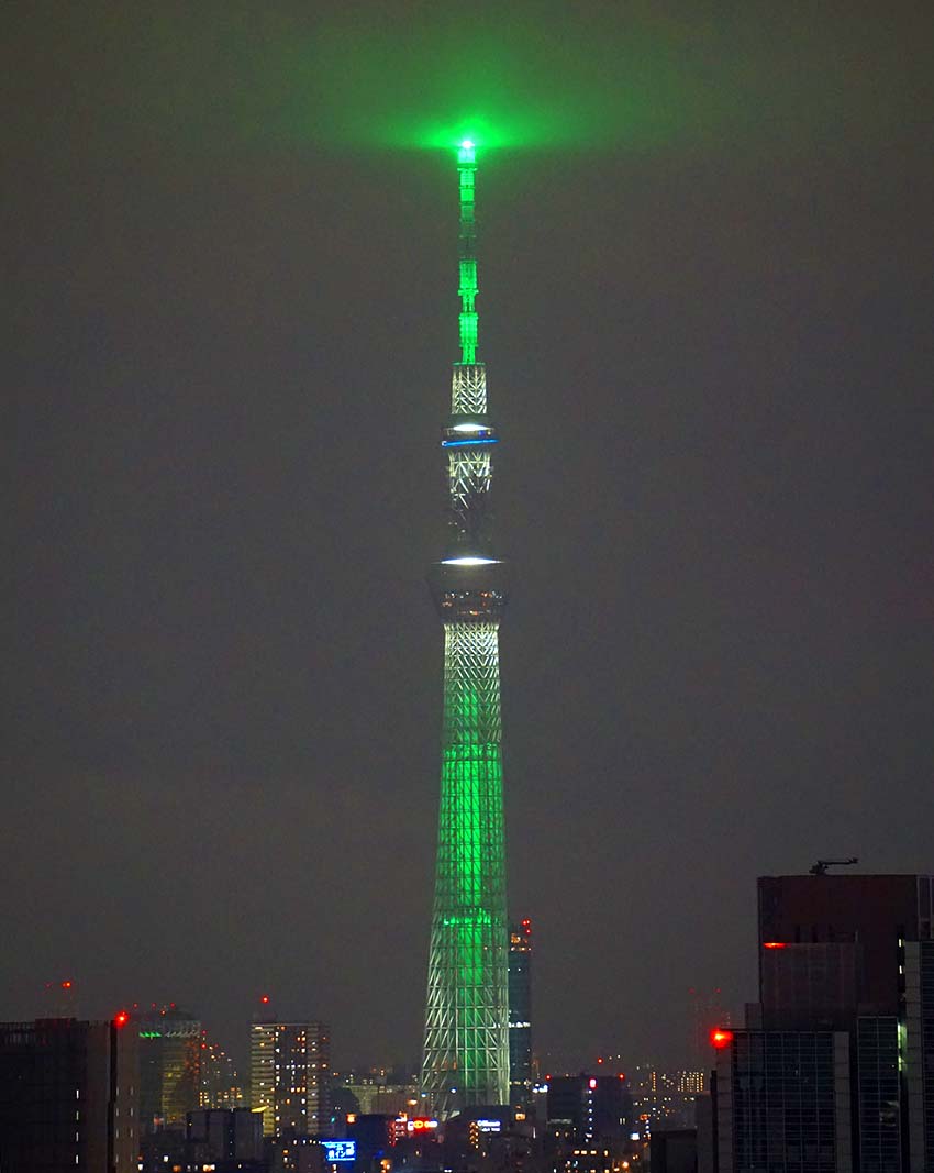 東京スカイツリー 千代田区から撮影 6月5日は 環境の日 です 日本各地のランドマーク施設のライトアップカラーが 環境をイメージした グリーン に変わっています グリーンの夜景を眺めながら 環境について私たちができることを考えてみましょう 東京スカイ