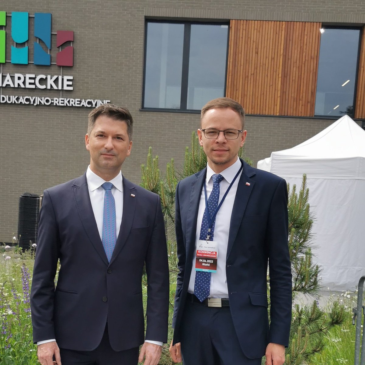 W_Komarzynski's tweet photo. 🇵🇱 Patriotyzm to nie tylko emocja, to jest zobowiązanie do działania - mówił Prezes @pisorgpl Jarosław Kaczyński w #Markach. Dziękuję za spotkanie podczas konwencji. Ruszamy w Polskę kontynuować rozmowy. Do zobaczenia! 🇵🇱 #PolskaWSercu https://t.co/DtPTHEtK3y