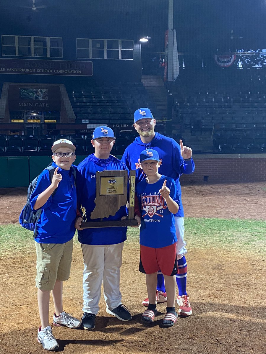 jacob_harden25's tweet photo. It’s 2:31 AM and I still haven’t found the words… 🔴🔵⚪️⚫️#BartStrong #MinerPride #SurviveAndAdvance https://t.co/TPaB4YURX0