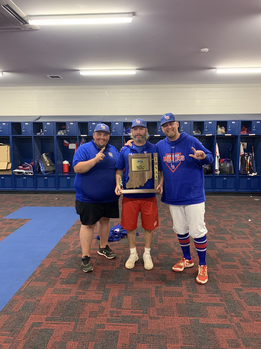 jacob_harden25's tweet photo. It’s 2:31 AM and I still haven’t found the words… 🔴🔵⚪️⚫️#BartStrong #MinerPride #SurviveAndAdvance https://t.co/TPaB4YURX0