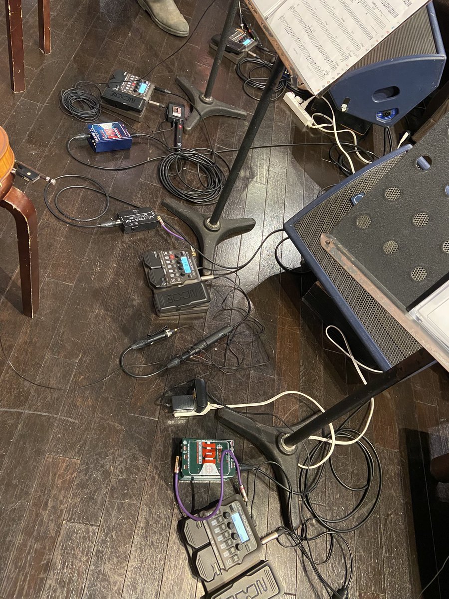 YoshieKajiwara's tweet photo. 本日6/5はこちらのライブです！
https://t.co/n7Q8NN773h

Multty(ギター、ピアノ、ベース、ドラム)に弦楽四重奏で
初の試みもあります٩( 'ω' )و

そしてついに弦カルの足元全員こうなったw https://t.co/du893BIFwu