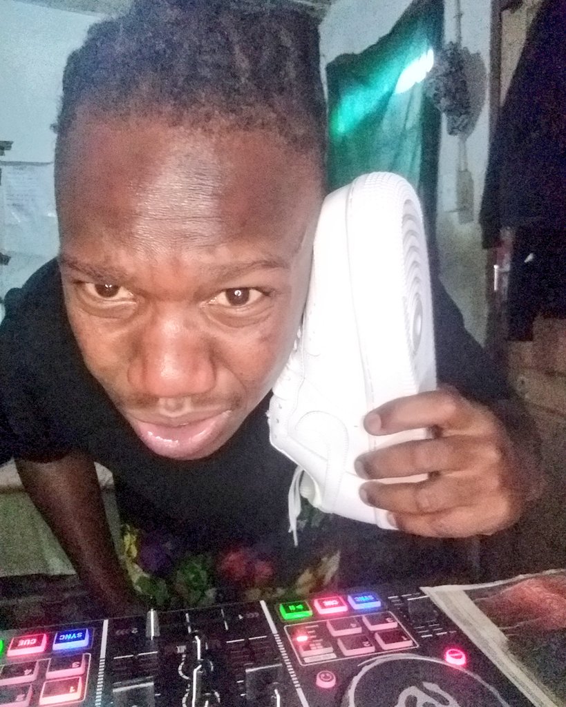 djoctus's tweet photo. She say "she wann com aroun pon mi house .... Me say "gal com aroun let mi f#ck u hard ... me spin you hard like a hit record ⚡😑🌴 https://t.co/tdrQ5CHfs5