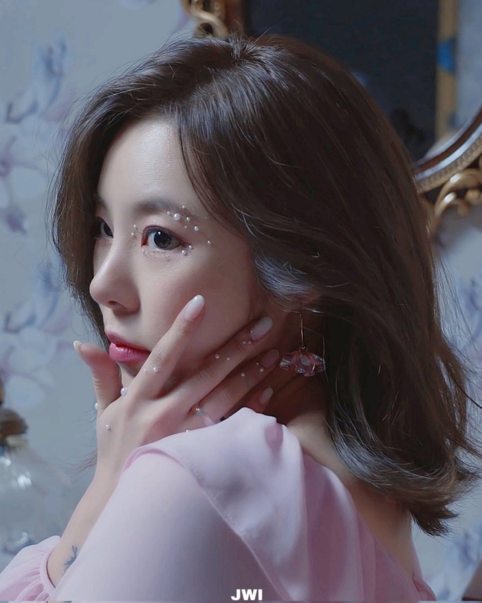 jwilooks's tweet photo. Her top tier visuals
#WHEEIN #휘인 #フィイン #丁輝人 https://t.co/469t3aasxE