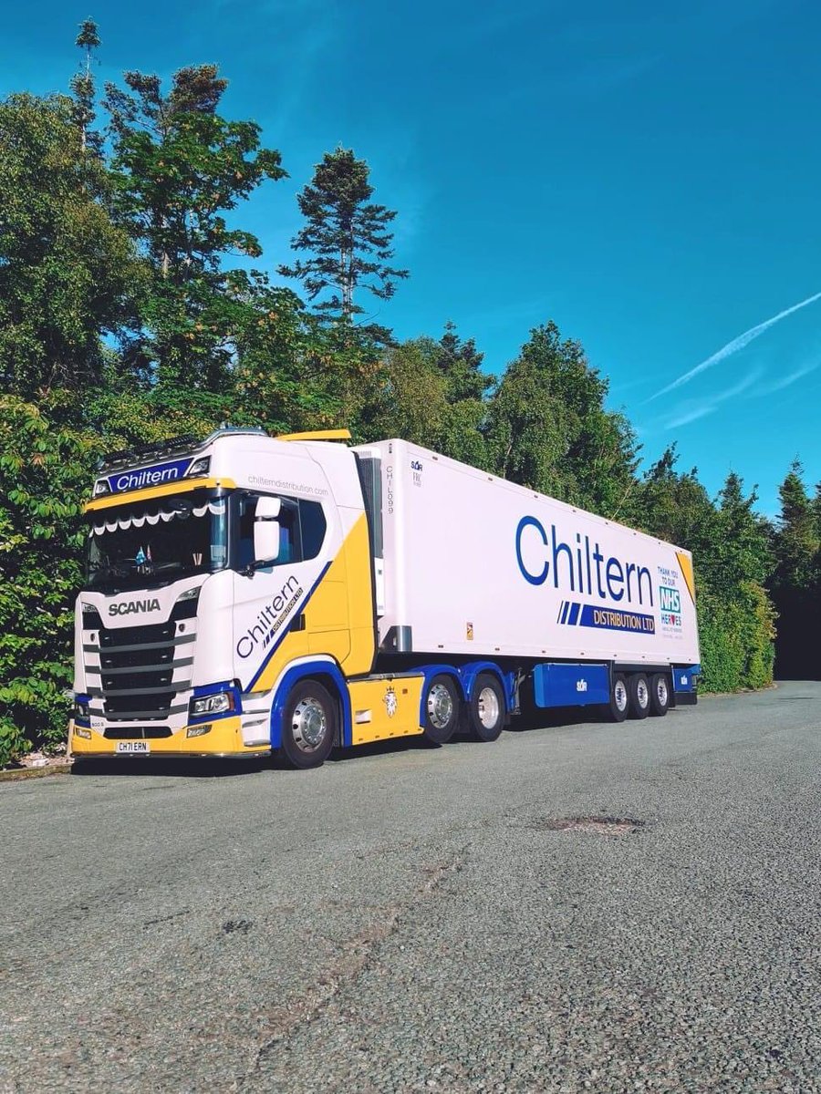 ChilternDist's tweet image. We hope that you are all having a good Jubilee weekend. As it draws to an end.. our fleet is preparing for another busy week ahead. 
Keep the pictures coming in please. 📸📸

#chilterndistributionltd #queensjubilee #keepontrucking #volvotrucks #scaniatrucks #mercedestrucks