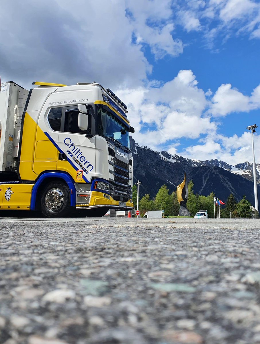 ChilternDist's tweet image. We hope that you are all having a good Jubilee weekend. As it draws to an end.. our fleet is preparing for another busy week ahead. 
Keep the pictures coming in please. 📸📸

#chilterndistributionltd #queensjubilee #keepontrucking #volvotrucks #scaniatrucks #mercedestrucks