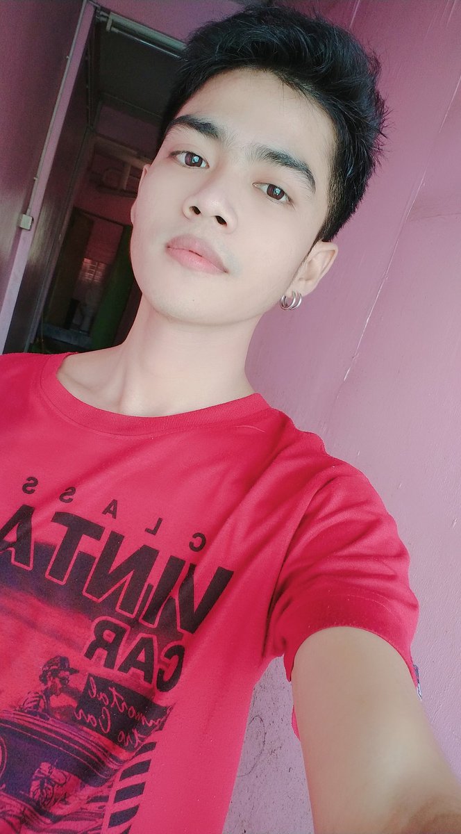 Linn10000's tweet photo. အလုပ်ပိတ်လည်း ပျင်းတယ်နော် https://t.co/JVGe08lIvv