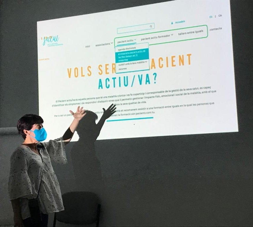 pacientactiuib's tweet photo. Divendres 03/06📣vàrem presentar juntament amb @SalutPublicaIB la web https://t.co/CUSV2qyQbb a l'equip del @CSSonGotleu 
Una plataforma plena de contingut sobre promoció de la salut🚶‍♀️🏃‍♂️🍉🫂 per a la ciutadania, comunitats, associacions i persones amb malalties i institucions. https://t.co/qsajxEvZH9