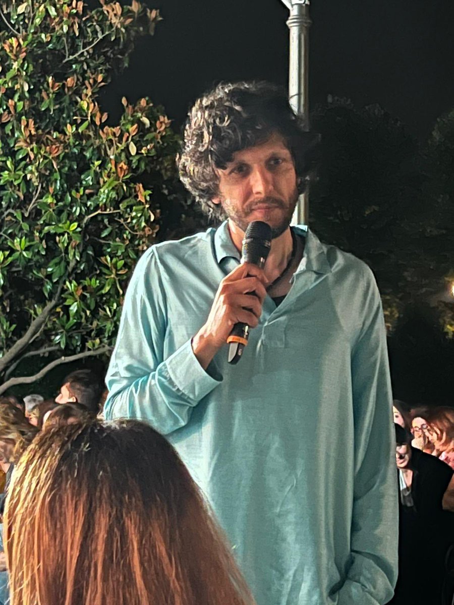 AntoFra83's tweet image. Inizia col botto 💣 💥 la rassegna #Paroledautore quest’anno ad #Albignasego. Primo illustre ospite è @MetaErmal che presenta il suo primo romanzo “Domani e per sempre” edito da @lanavediteseoed Un artista emozionante una serata memorabile 😍♥️🤩🥰🔝