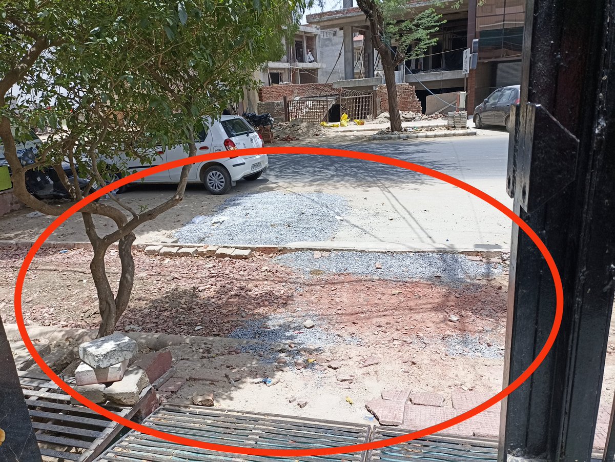 rahulsingh8171's tweet photo. Agar koi accident ya in future uska zimmedaar kaun hoga? 
Place : 11b Anthem k saamne.
Kripya jaldi karwahi karen. https://t.co/kz17ps7b4p