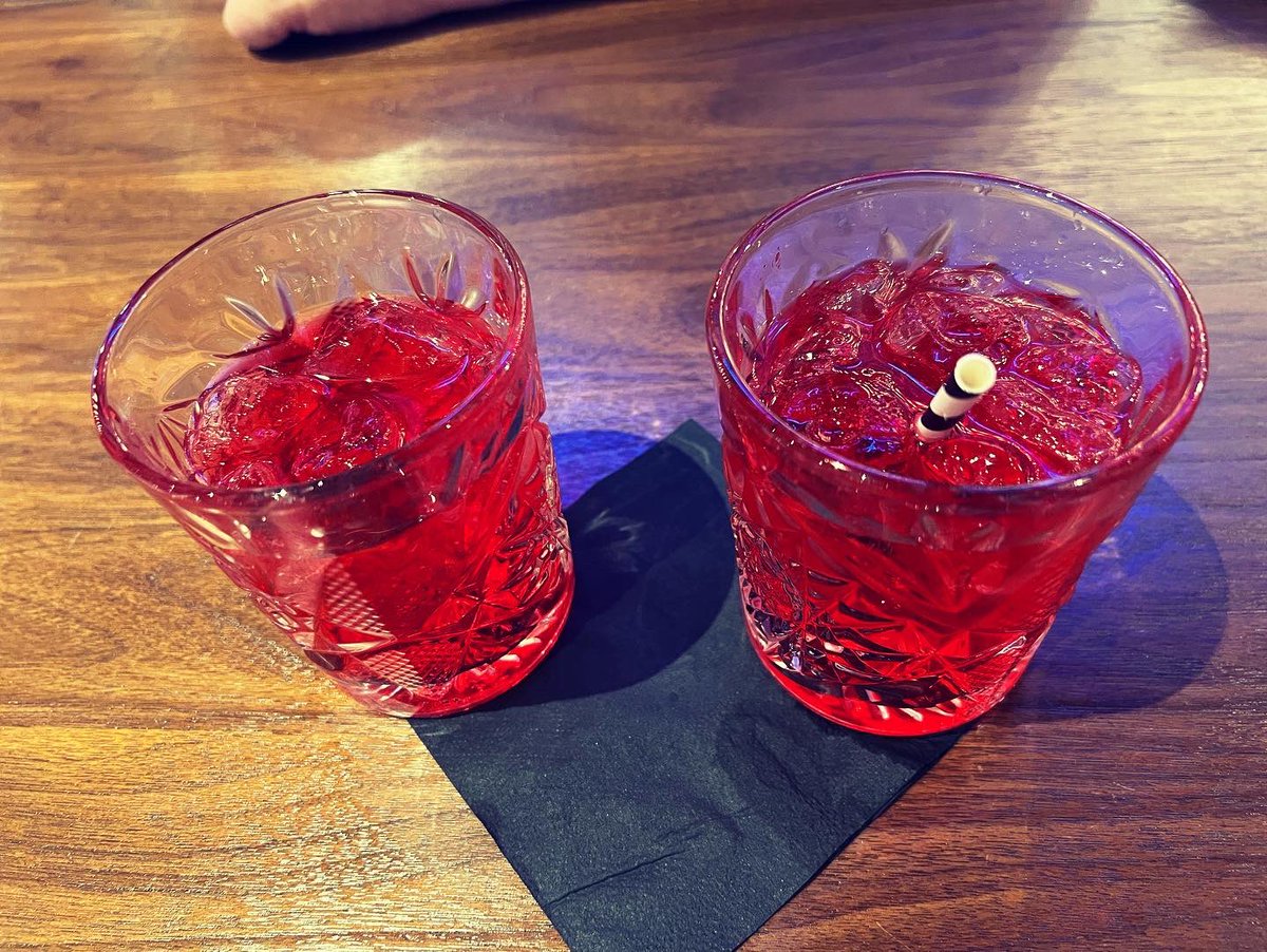 Fallen_Rose_Xo's tweet photo. After work drinks!!!!! 🥂🍻🍾 #afterworkdrinks #drinks #drinkitup #yesplease #hellyeah https://t.co/730M0uN56s