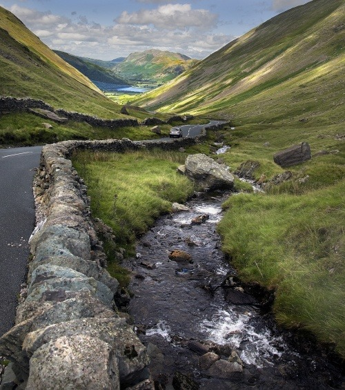 outotec's tweet photo. Stone Fence, Kirkstone Pass, Ambleside, England #StoneFence #KirkstonePass #Ambleside #England https://t.co/m8dZPiYuiu https://t.co/5F8QvOFGMv