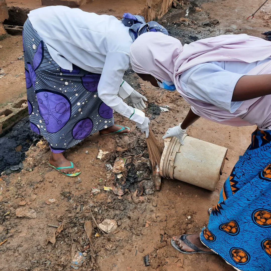 TSkilledwomen's tweet photo. In partnership with @CCircleResearch #AEPB This is how we cleaned up the Karon-majigi community to mark world environment day 2022.
#TSWINI #ccircle #karonmajigi #WorldEnvironmentDay https://t.co/G5QnJjNN0J