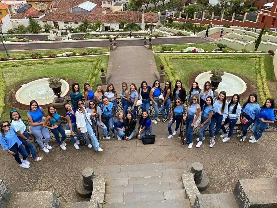 Visit_LaOrotava's tweet photo. 🌺 Ruta guiada en el Conjunto Histórico de La Orotava, de las Candidatas a Reina y Damas de Honor de las Fiestas Patronales 2022 @Visit_LaOrotava

🔝Una jornada de convivencia para disfrutar de todos los atractivos de nuestra Villa. https://t.co/xfkkc2TgMQ
