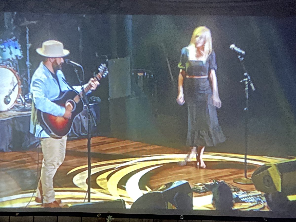 schmoe531's tweet photo. Such a beautiful night in the backyard on the big screen!! Thank you @drewholcomb @theryman @mandolinlive @ellieholcomb #Livestream #birthdaybash #Nashville https://t.co/HTcOSldggb
