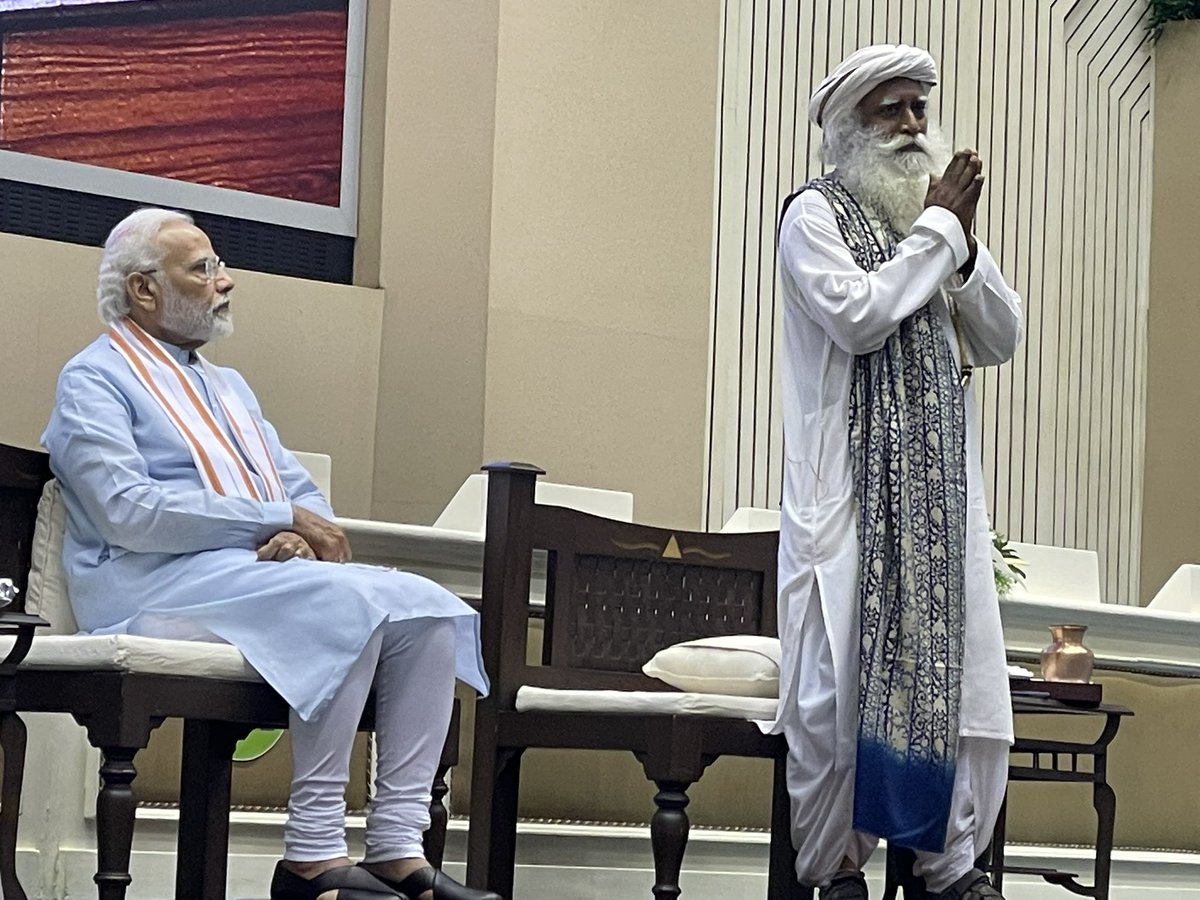 navikakumar's tweet photo. Save Our Soil movement by @SadhguruJV on #WorldEnvironmentDay was motivating. Doing something for our #BharatKiMitti Really needs to be part of our daily life. @PMOIndia @narendramodi https://t.co/b3EhP2ToiG